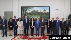 អ្នកស្រី​វេជ្ជបណ្ឌិត Mandy K. Cohen​ បាន​ជួប​ជាមួយ​មន្រ្តី​ជាន់ខ្ពស់កម្ពុជា។(រូបថត៖ស្ថានទូតអាមេរិក​ប្រចាំ​កម្ពុជា)