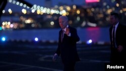 ប្រធានាធិបតីសហរដ្ឋអាមេរិកលោក Joe Biden ត្រៀមធ្វើដំណើរចាកចេញពីទីក្រុងញូវយ៉កទៅកាន់រដ្ឋធានីវ៉ាស៊ីនតោនវិញ កាលពីថ្ងៃទី២៦ ខែកុម្ភៈ ឆ្នាំ២០២៤។ 