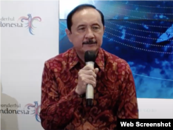 Kepala Dinas Pariwisata provinsi Bali, Tjok Bagus Pemayun memaparkan rencana pungutan bagi wisatawan asing yang diterapkan 2024. (foto: screenshot)