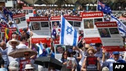 រូបឯកសារ៖ សមាជិកនៃសហគមន៍ជនជាតិជី្វហ្វីអូស្ត្រាលីដើរហែរក្បួន​នៅកណ្តាលក្រុងស៊ីដនី ប្រទេសអូស្ត្រាលី កាលពីថ្ងៃទី ១២ ខែវិច្ឆិកា ឆ្នាំ២០២៣។