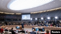 29일 벨기에 브뤼셀 북대서양조약기구(NATO·나토) 외교장관 회의장에 관계자들이 참석하고 있다.