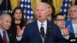 18일 조 바이든 미국 대통령이 워싱턴 DC 백악관에서 DACA(유년기 도착 연기 조치) 12주년 기념 행사 중 연설을 하고 있다.