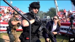 13 Temmuz 2024 - Pennsylvania'da Trump'ın seçim mitingi sırasında silah seslerinin duyulmasıyla Gizli Servis anında harekete geçti