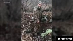 Nga videoja e ekzekutimit të ushtarakut ukrainas të kapur rob (marrë nga RadioSvoboda)