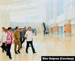 Presiden Jokowi meninjau Bandara Kertajati di Majalengka, Jawa Barat, Selasa (11/7/2023). (Foto: Courtesy/Biro Setpres)