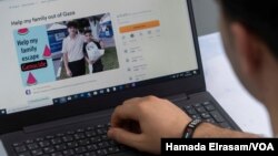 Mohamed Raed je organizovao prikupljanje novca za svoju šestočlanu porodicu, nakon što je agencija podigla ratne naknade za "koordinaciju" na 5.000 dolara po odraslom i 2.500 dolara po djetetu. "Čak i da ste imali novac, sve ste potrošili na rat". U Kairu, Egipat, 30. mart 2024.