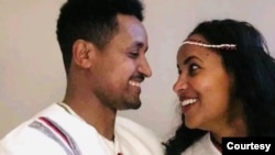 Artiist Hawwii Hayiluuabbaa warraa ishii wajjin (Suuraa maatii Hawwii irraa argame)