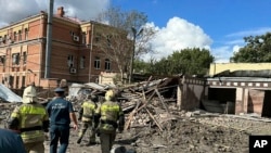 Foto yang dirilis oleh Saluran Telegram Gubernur Wilayah Rostov-on-Don Vasiliy Golubev ini menunjukkan lokasi ledakan yang diduga akibat serangan rudal di kota Taganrog, Rusia selatan, 28 Juli 2023.