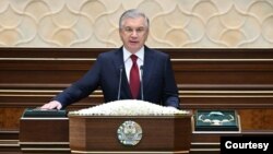 2023-yilda prezidentlikka ikkinchi bor saylangan Shavkat Mirziyoyev O'zbekistonni keyingi o'n yillikda boshqarishi tayin, deydi fuqarolar. Vaziyat qay tomon yo'naladi? Demokratiya yo repressiya? 