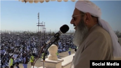 عبدالحمید اسماعیل‌زهی، معروف به مولوی عبدالحمید، در سخنرانی نماز عید فطر زاهدان