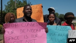 Le premier parti d'opposition, la Coalition des citoyens pour le changement (CCC) a bien tenté devant la justice de contester le renvoi de ses députés et leur disqualification au scrutin de samedi, en vain. 