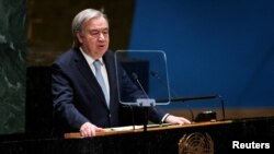 Sekretaris Jenderal PBB Antonio Guterres menyampaikan pidato di Markas PBB di New York City, pada 29 Maret 2023. (Foto: Reuters/Eduardo Munoz)