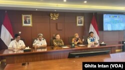 Kasubdit Uji Tipe Ditjen Perhubungan Kementerian Perhubungan Yusuf (kedua dari kiri) memproyeksikan mobil listrik yang akan dipakai mudik oleh masyarakat mencapai 4.000 mobil (ghita intan )