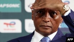 Le président de la Confédération africaine de football (CAF) Patrice Motsepe lors d'une conférence de presse au palais de la Culture à Abidjan le 9 février 2024, lors de la Coupe d'Afrique des Nations (CAN) 2024. (Photo FRANCK FIFE / AFP)