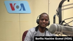 Hamisu Hamisu Haruna a zauren hira da baki na Muryar Amurka.