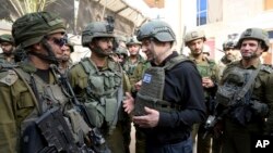 Израел рече дека Хамас е виновен за високиот биланс на цивилни жртви, наведувајќи ја неговата употреба на преполни станбени области и тунели