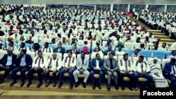 በተለያዩ የኦሮሚያ ክልል ከተሞች ከፌደራል መንግሥት ከፍተኛ ባለሥልጣናትና የክልል ርእሳነ መስተዳድሮች ጋራ በወቅታዊ የጸጥታ ችግሮች ላይ ከትላንት በስቲያ ቅዳሜ ተወያዩ፡፡ /ፎቶ/ ከኦሮሚያ ኮምዩኒኬሽን ፌስቡክ ገፀ የተወሰደ