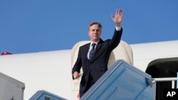 „Во Тирана, секретарот Блинкен ќе ја потврди силата на односите на САД со Албанија, клучен партнер за стабилноста на Западен Балкан, и цврст сојузник во поддршката на суверенитетот и територијалниот интегритет на Украина“, изјави портпаролот Метју Милер