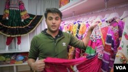 صدیق الله ساحل، اروپا کې د افغاني لباسونو او نورو دودیزو توکو سوداګر