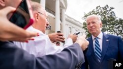 Претседателот, говорејќи пред новинарите во Белата куќа, рече дека е тешко да се каже до кој степен Путин е ослабен