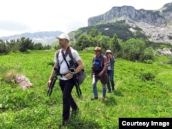 Nedim Jukić, magistar ekologije iz mikološkog društva MycoBH. (prvi na fotografiji)