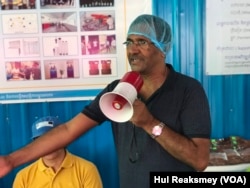 លោក Shetty Seetharama Thombathu ប្រធាន​ទីប្រឹក្សា​បច្ចេកទេស​នៃ​អង្គការ​យូនីដូ​ លើក​ឡើង​ពី​ទិដ្ឋភាព​ជារួម​នៃ​គម្រោង CAPFish Capture ទៅកាន់​អ្នកសារព័ត៌មាន​ក្នុង​ខេត្តសៀមរាប ថ្ងៃទី១៩ ខែកញ្ញា ឆ្នាំ២០២៣។(ហ៊ុល រស្មី/វីអូអេ)