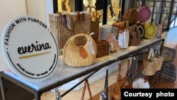 Koleksi Everina di butik Ritz Carlton, Santa Barbara, AS (dok: Everina)