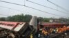 Karibu watu 300 wamefariki, 900 wamejeruhiwa katika ajali ya treni India