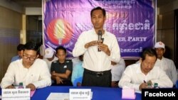 រូបឯកសារ៖ លោក ស៊ុន ចន្ធី ប្រធានគណបក្ស​កម្លាំង​ជាតិ​ ថ្លែង​នៅ​ក្នុង​ទីស្នាក់ការ​បក្ស រាជធានីភ្នំពេញ កាលពីថ្ងៃទី២៨ ខែមករា ឆ្នាំ២០២៤។ (Facebook/Nation Power Party)