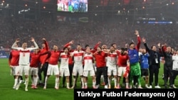 A Milli Futbol Takımı Avusturya'yı 2-1 yenerek çeyrek finale yükseldi.