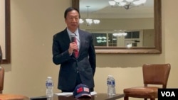 台湾鸿海富士康创办人郭台铭参加华府玉山科技协会在马里兰州波多马克举行的炉边谈话。(2023年3月28日，美国之音锺辰芳拍摄）