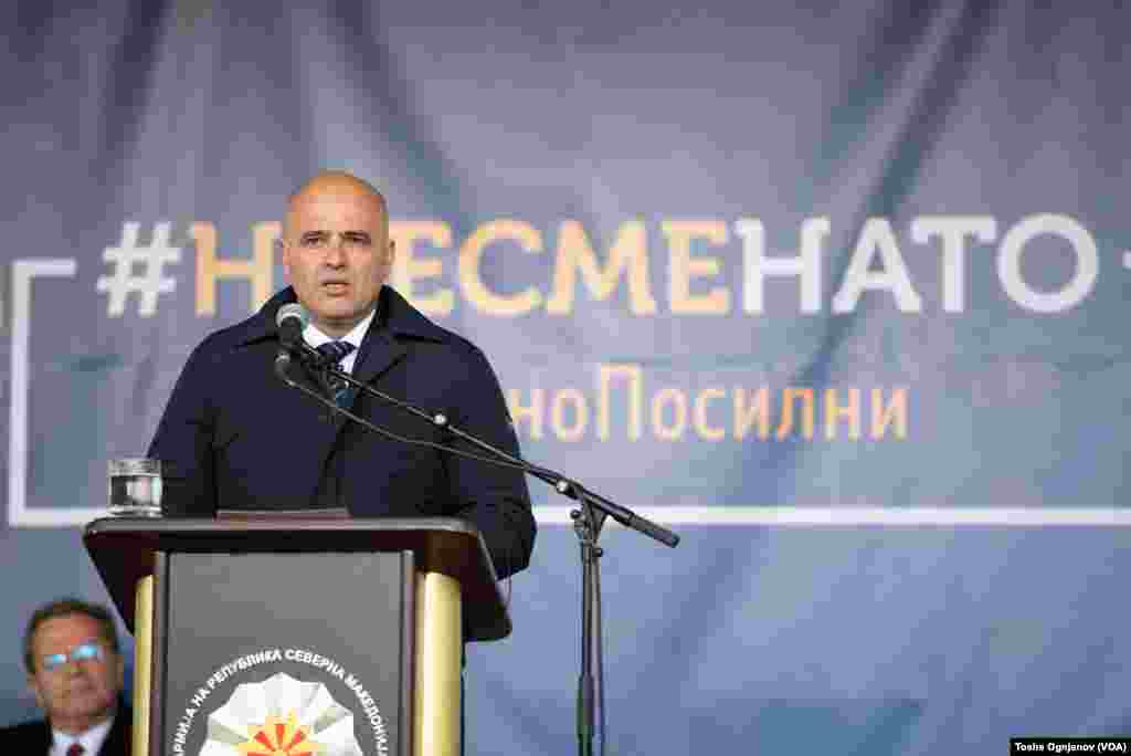 Три години членство во НАТО, показна вежба на македонската армија и свеченост во касарната Илинден во Скопје