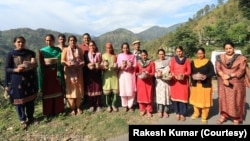 The women turn the pine needles into a variety of household products such as pen stands, trays and coasters. (Courtesy: Rakesh Kumar)