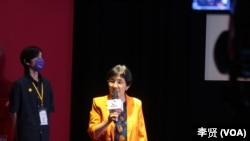 位于台北的台湾大学新闻研究所名誉教授张锦华（美国之音特约记者李贤拍摄）