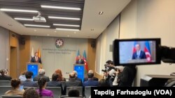 Ceyhun Bayramov və Buyar Osmani (Mənbə:VOA)