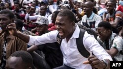 L'élection présidentielle sénégalaise doit avoir lieu avant la fin officielle du mandat de Macky Sall, le 2 avril, martèle l'opposition.