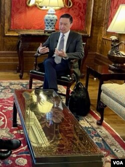 Tom Lembong dalam wawancara khusus VOA di Washington D.C.(VOA)