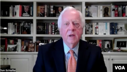 토머스 시퍼 전 주일 미국대사가 8일 VOA와 화상 인터뷰를 하고 있다.