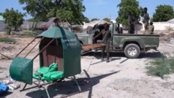 Un soldat somalien construit un hélicoptère 