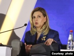 Prva dama Ukraine Olena Zelenski govori govori na otvaranju Konferencije o metalnom zdravlju "Zajedno za mentalno zdravlje" na kojoj učestvuje zajedno sa suprugom predsjednika Srbije, Tamarom Vučić, u Beogradu 13. maja 2024. (Foto: FoNet)