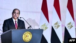 Ex-maréchal de 68 ans, Abdel Fattah al-Sissi n'apparaît plus désormais qu'en tenue civile.