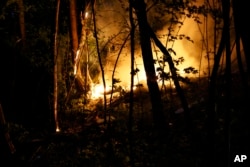 2023年5月4日，乌克兰基辅市中心，一架军用无人机被击落后的火灾景象。