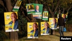 የገዢው ፓርቲ የአፍሪካ ብሔራዊ ኮንግረስ (ኤኤንሲ) የምርጫ ፖስተሮች