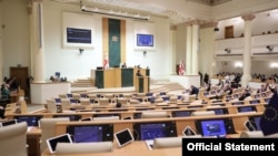 "ოცნების" პრემიერ კობახიძის ყოველწლიური მოხსენებას პარლამენტში, არც ოპოზიცია დაესწრო, არც აშშ-ის და ევროკავშირის ქვეყნების ელჩები