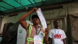 Le décompte des votes se poursuit au Nigeria, les favoris au coude-à-coude