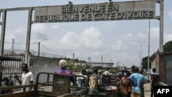 "À l'annonce de l'ouverture des frontières, j'ai dansé! Vraiment, c'est une bouffée d'oxygène pour nous", confie un commerçant local.