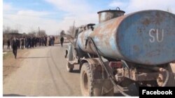 Saatlıda su problemi ilə bağlı etiraz aksiyası (Foto Facebook-dan götürülüb)