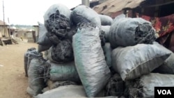 Dans ce village d'Ucha dans l'Etat de Benue certains habitants se servent de la production de charbon de bois pour survivre (1)