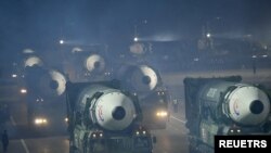 8일 북한 평양에서 진행된 인민군 창군 75주년 열병식에 등장한 미사일들 (자료사진)