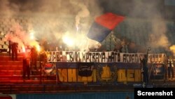 Navijači iz Bijeljine sa transparentom Espanole. Foto: Screenshot, Radnikovi navijači, Facebook